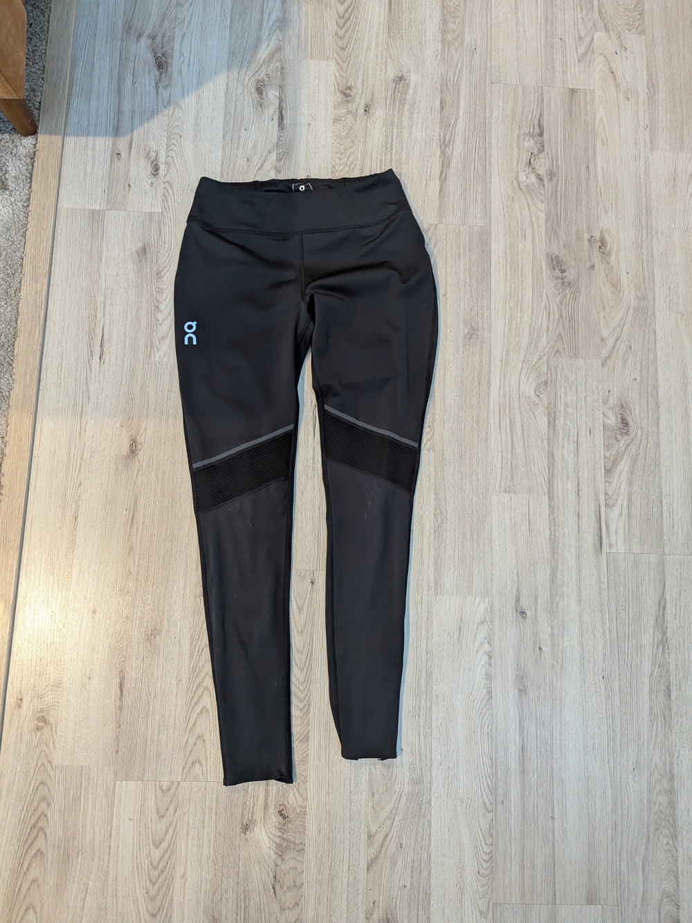 On Running Women’s Tights Long Black Leggings Size L Ankle Zip 31" Inseam